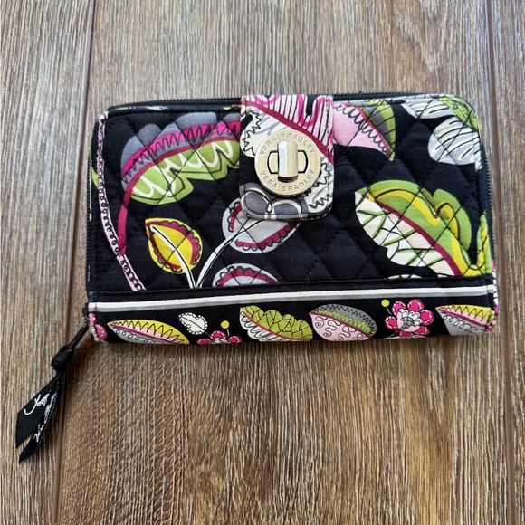 Last chance - Vera Bradley Black and Pink Quilted Wallet - Picture 1 of 6